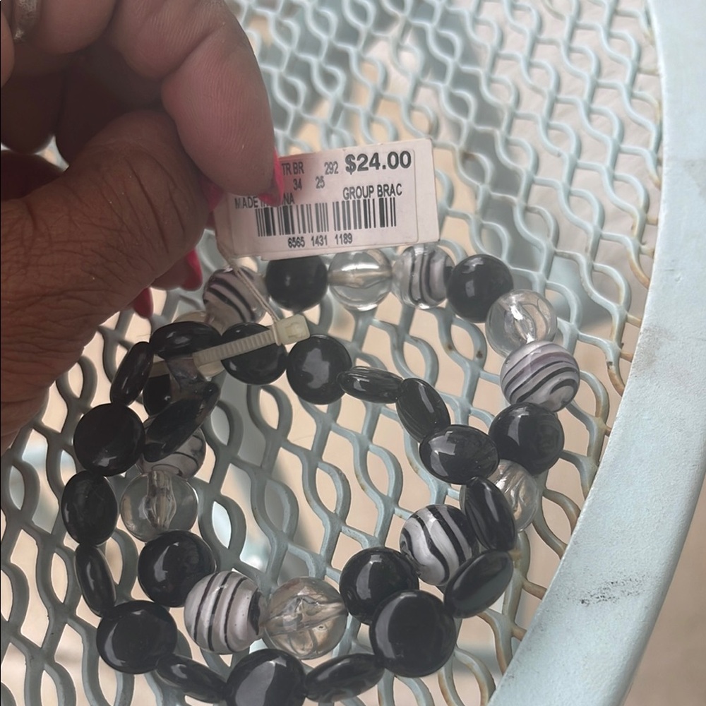 Elegant Black and White Beaded Bracelet